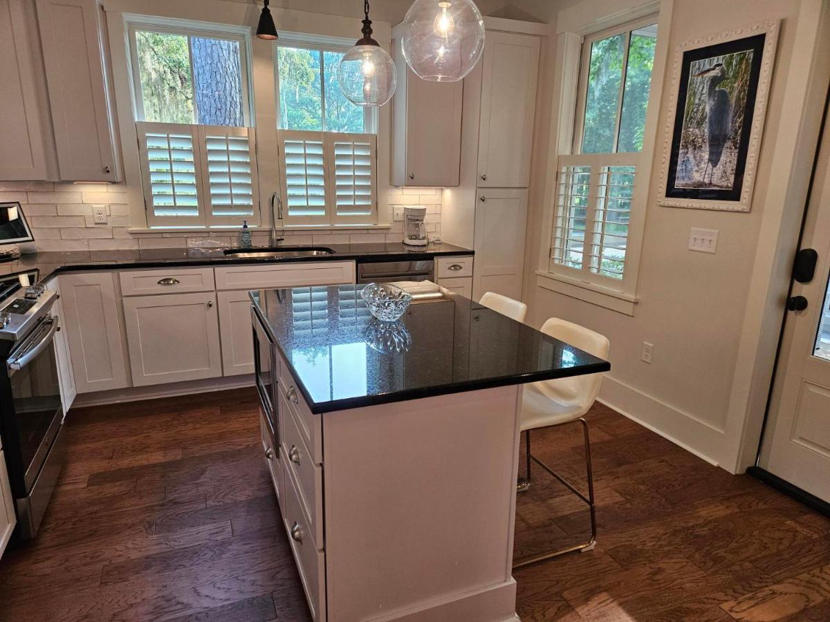Low Country Cottage In Beautiful Habersham Beaufort Eksteriør bilde